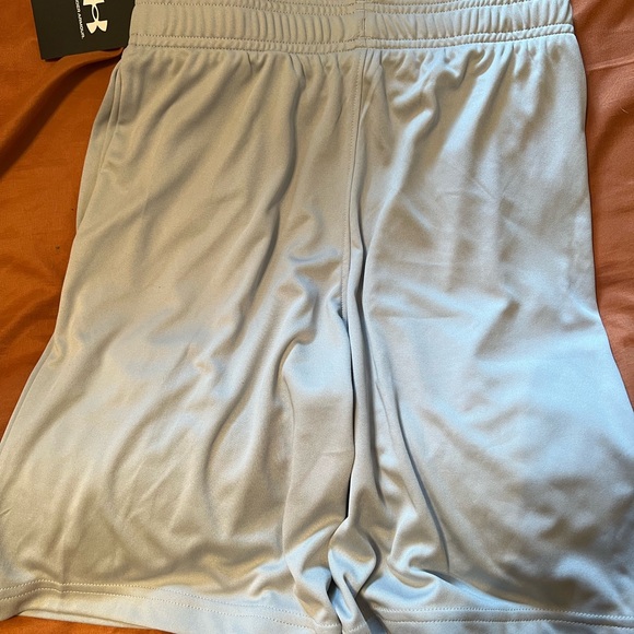 NWT! Gray & Black Under Armour Athletic Shorts - Picture 3 of 3